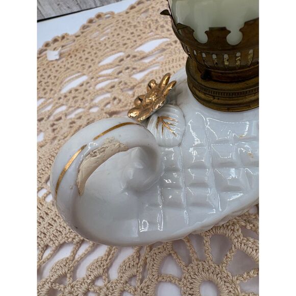 Vintage Mini Oil Lamp Aladdin Genie Porcelain Gold and White Tilso Japan - Picture 6 of 8